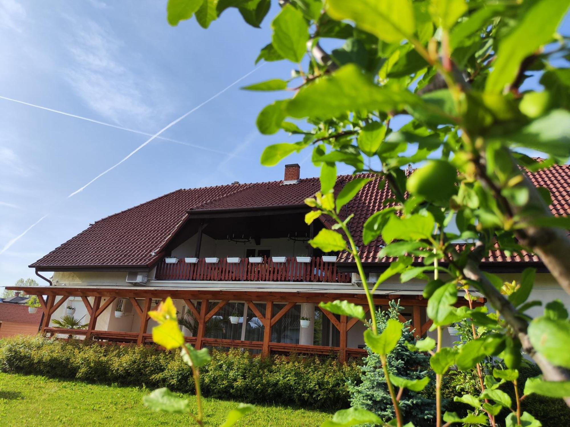Havasi Üdülőház Gyenesdiás Exterior foto